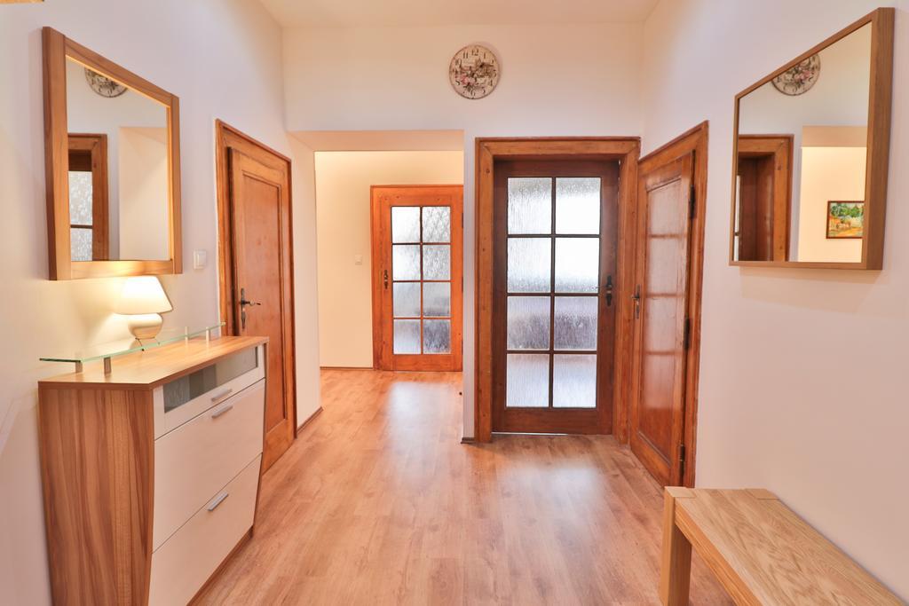 Spacious Prague View Apartment Exterior photo